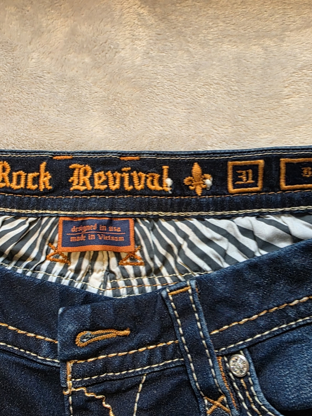 Rock Revival Women’s Dark Blue Embellished Back Pocket Jeans Like New - Picture 4 of 8